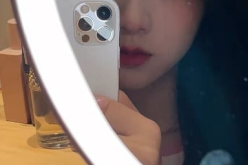 陪玩陪睡算啥？继人体盛宴、舔手指后艺人再曝阴暗面 秦岚被牵