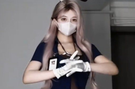 一手好牌打稀碎 三料影后马苏 被黑人驮肩 帮闺蜜撒谎 终究自断前程