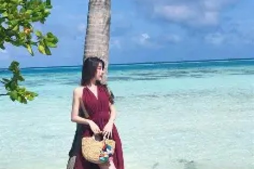 薛之谦演唱会成吃瓜现场！美女粉丝疑出轨富豪大哥遭正宫男友抓包